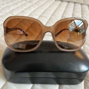 Coach sunglasses with case and cleaning cloth